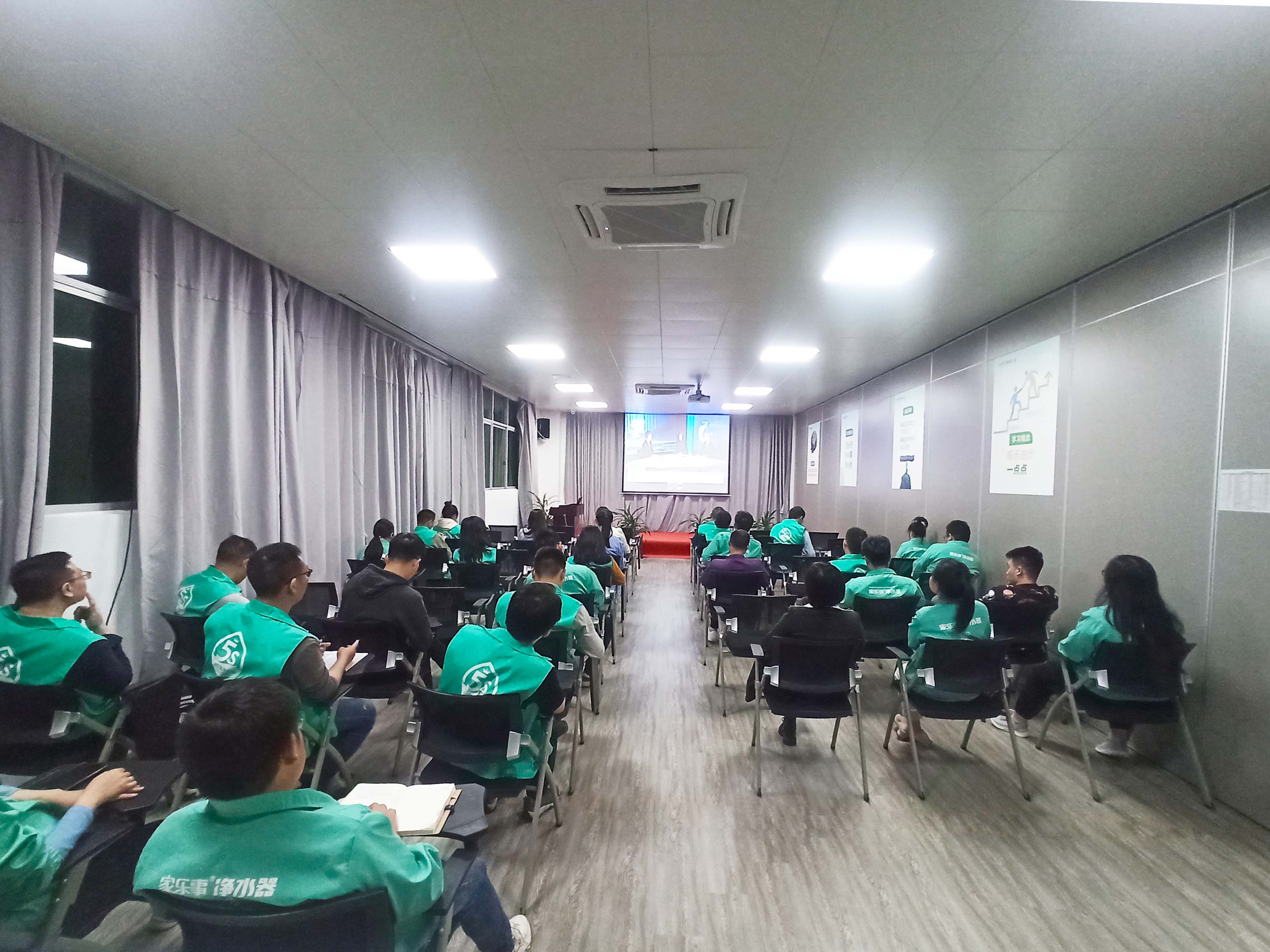 組織員工集體觀看315晚會，這家公司真“奇葩”！